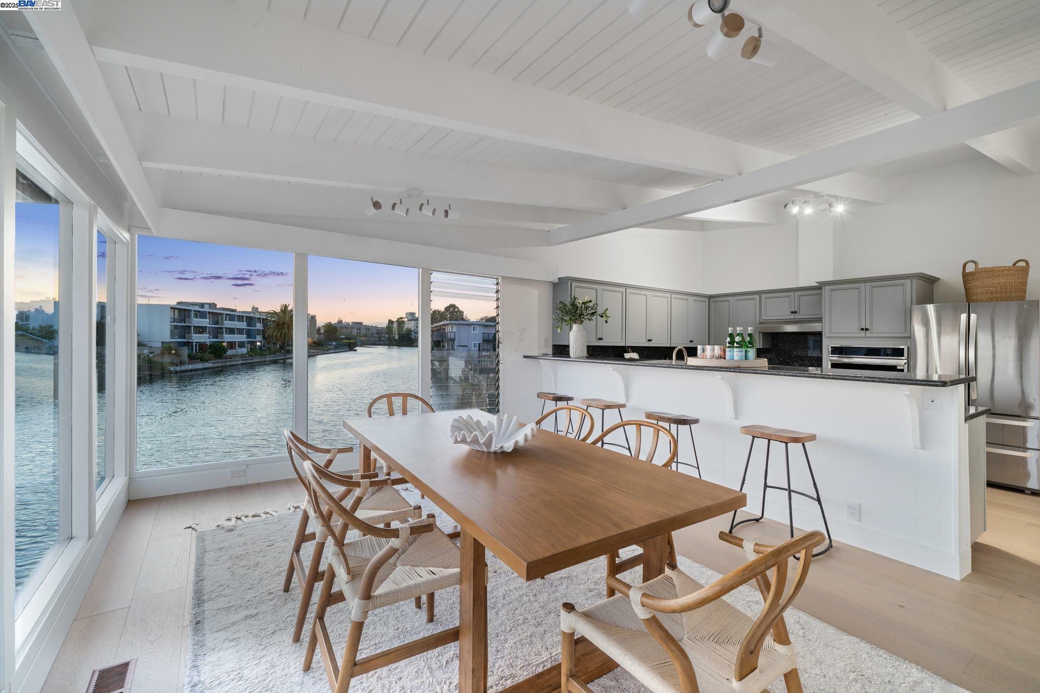Property Photo:  853 Cedar St  CA 94501 