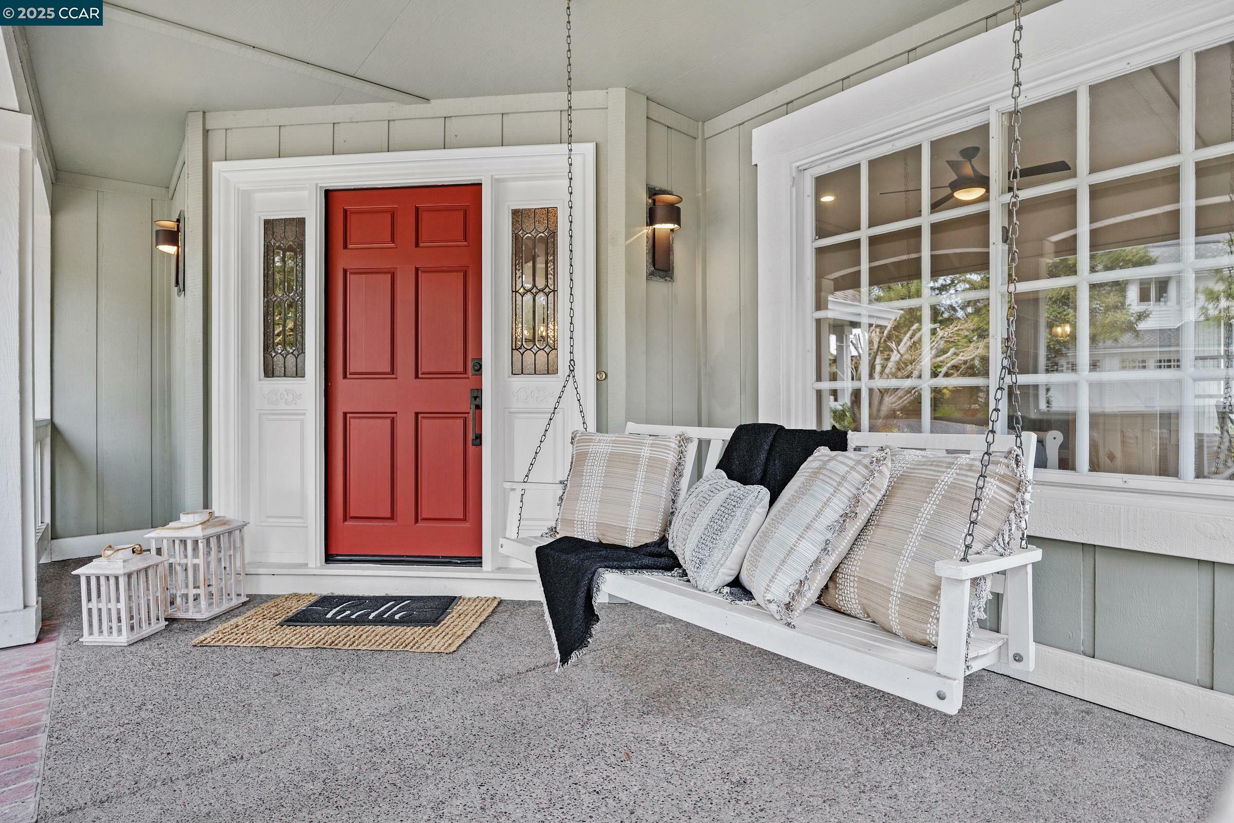 Property Photo: 6 Elizabeth Ln CA 94526