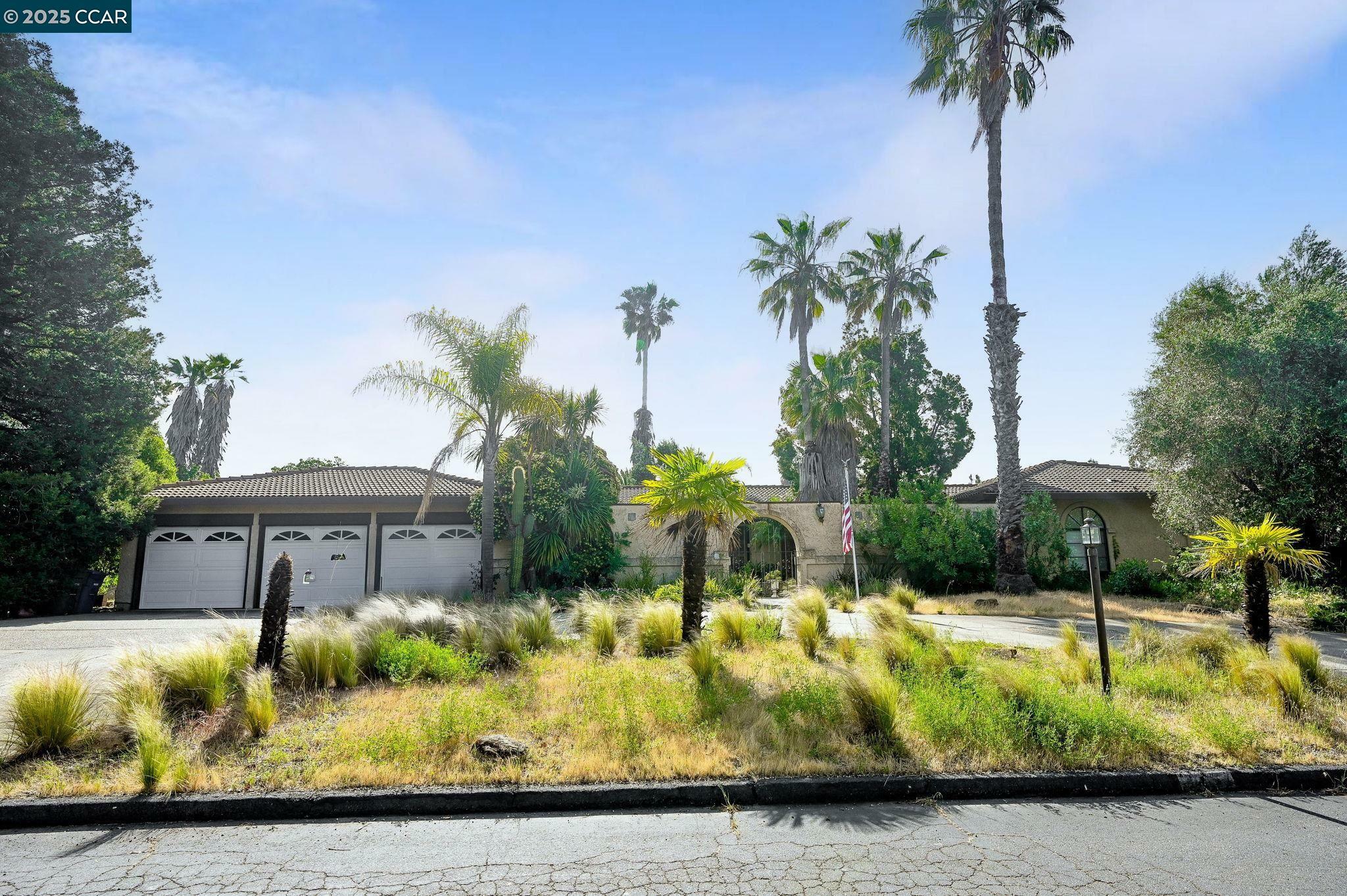 895 Ridge Dr  Concord CA 94518 photo
