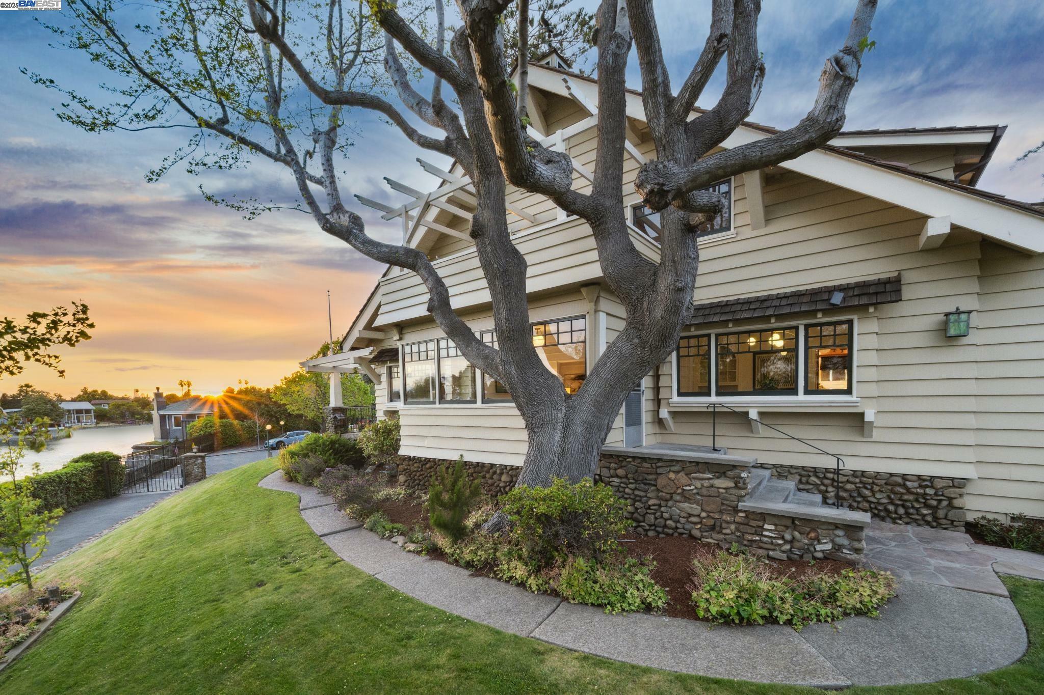 Property Photo: 1100 Bay Street CA 94501
