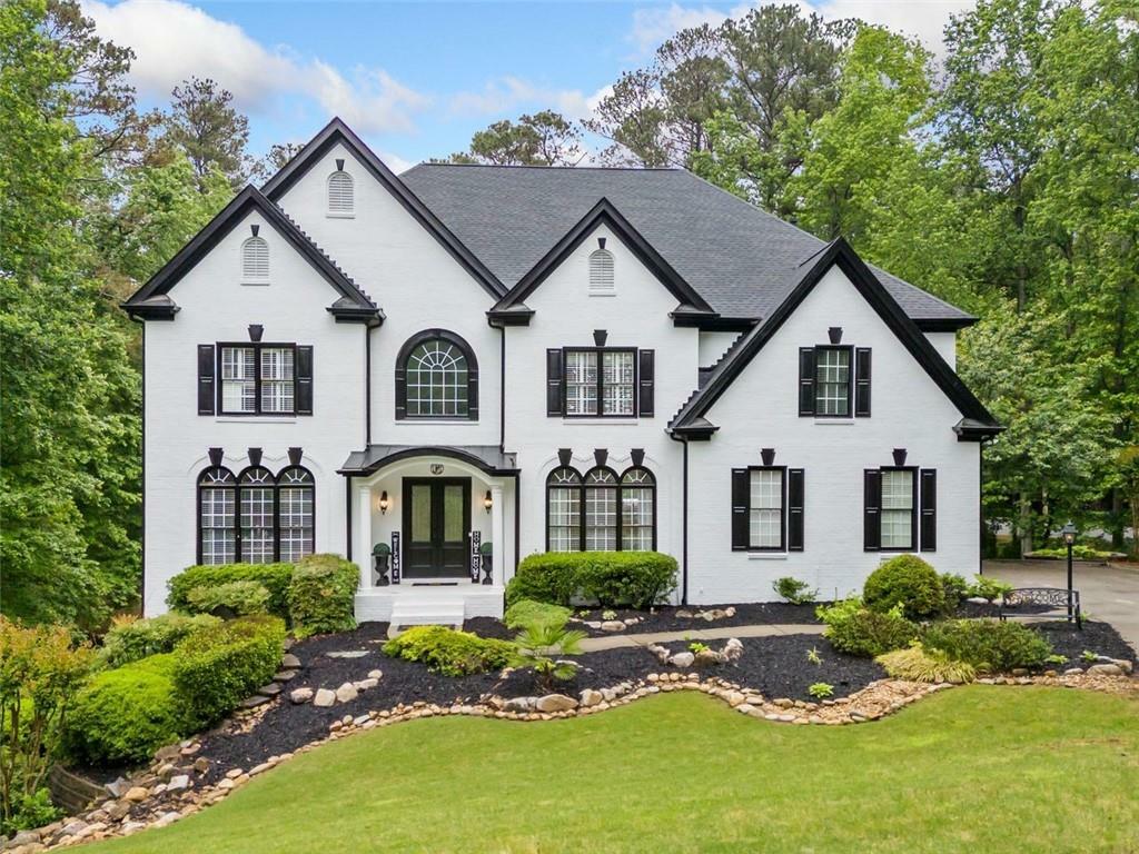 Property Photo: 882 Hallbrook Lane GA 30004