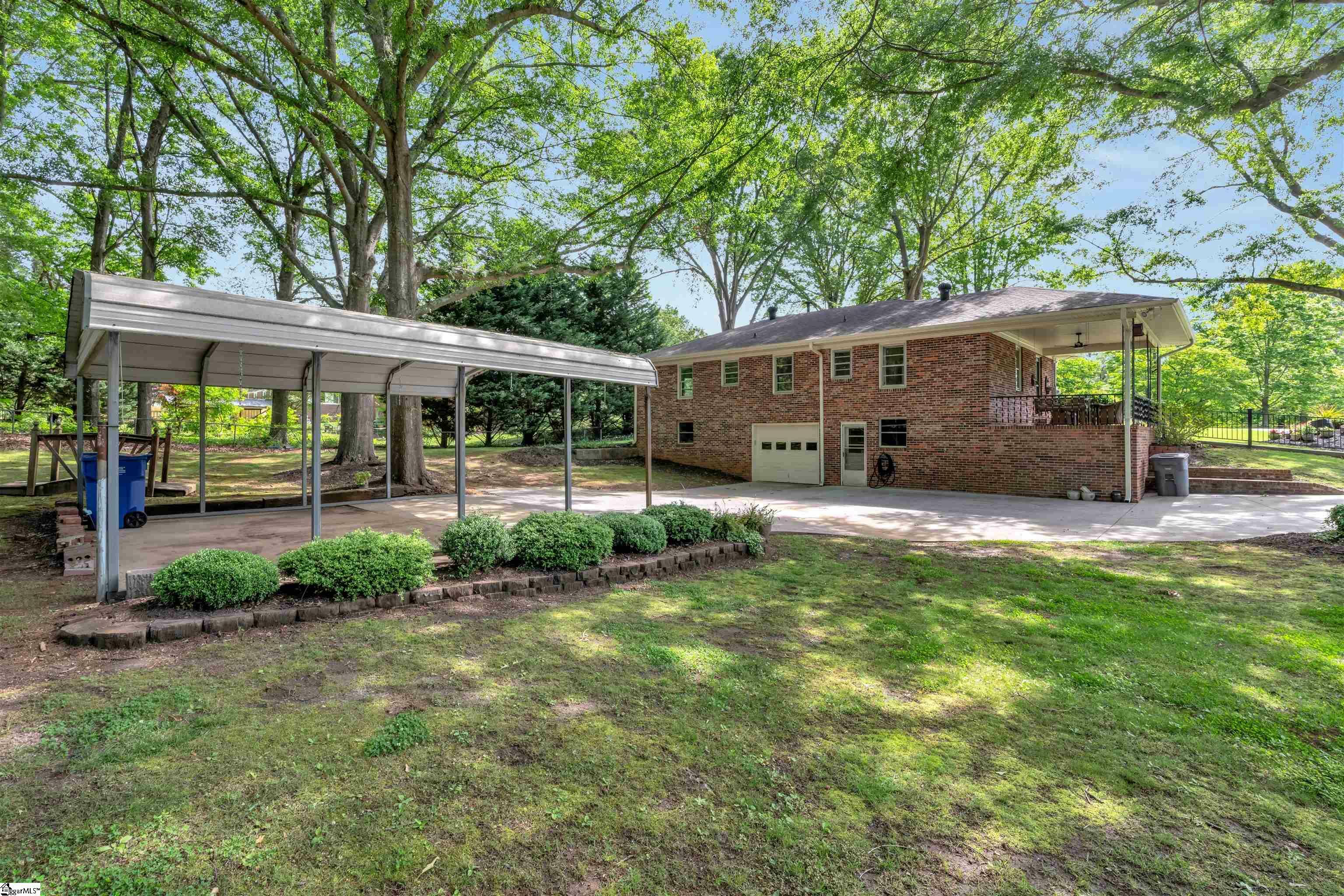 Property Photo: 9 Stadium Drive SC 29609