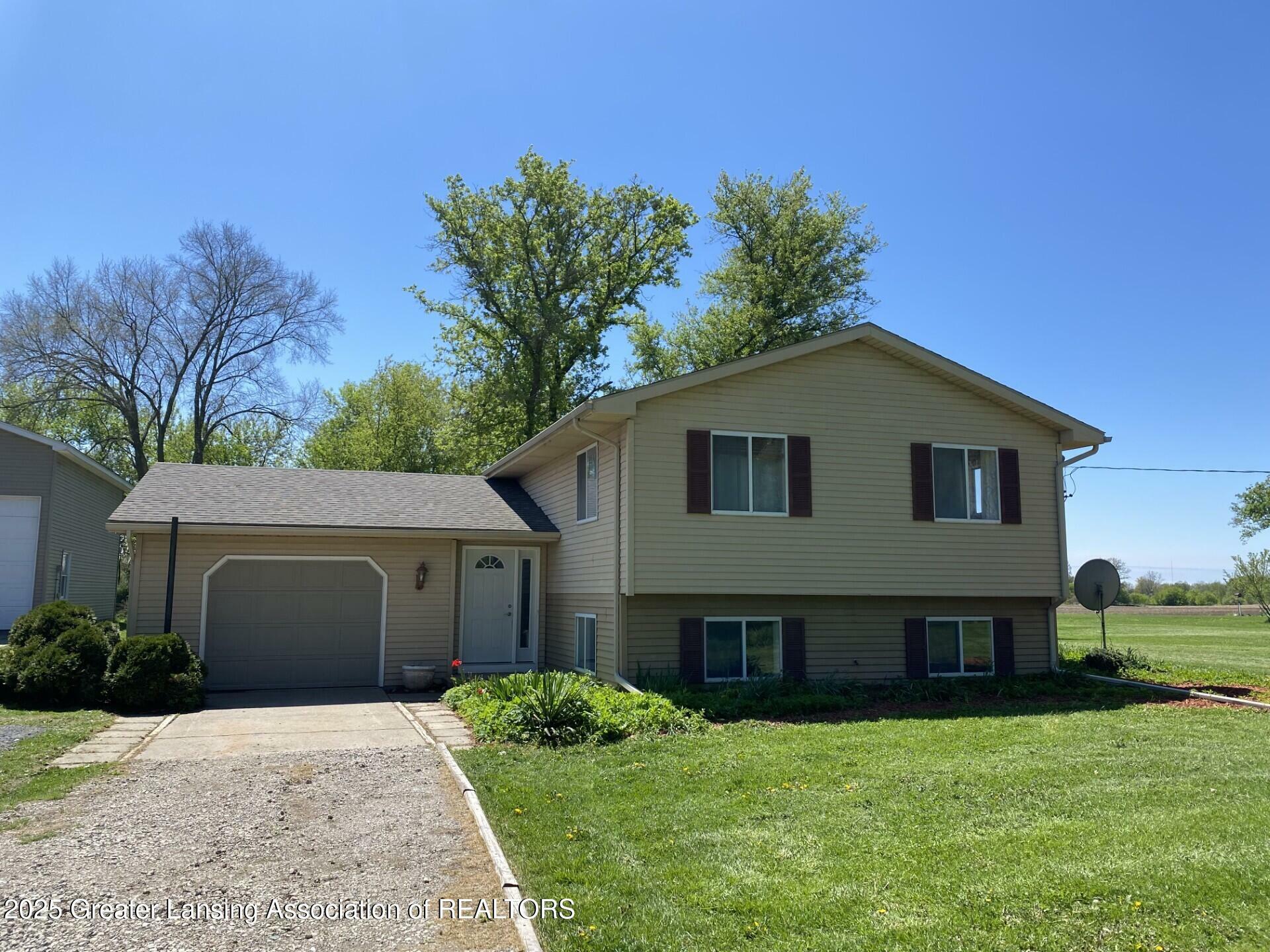 5715 W Barnes Road  Eaton Rapids MI 48827 photo