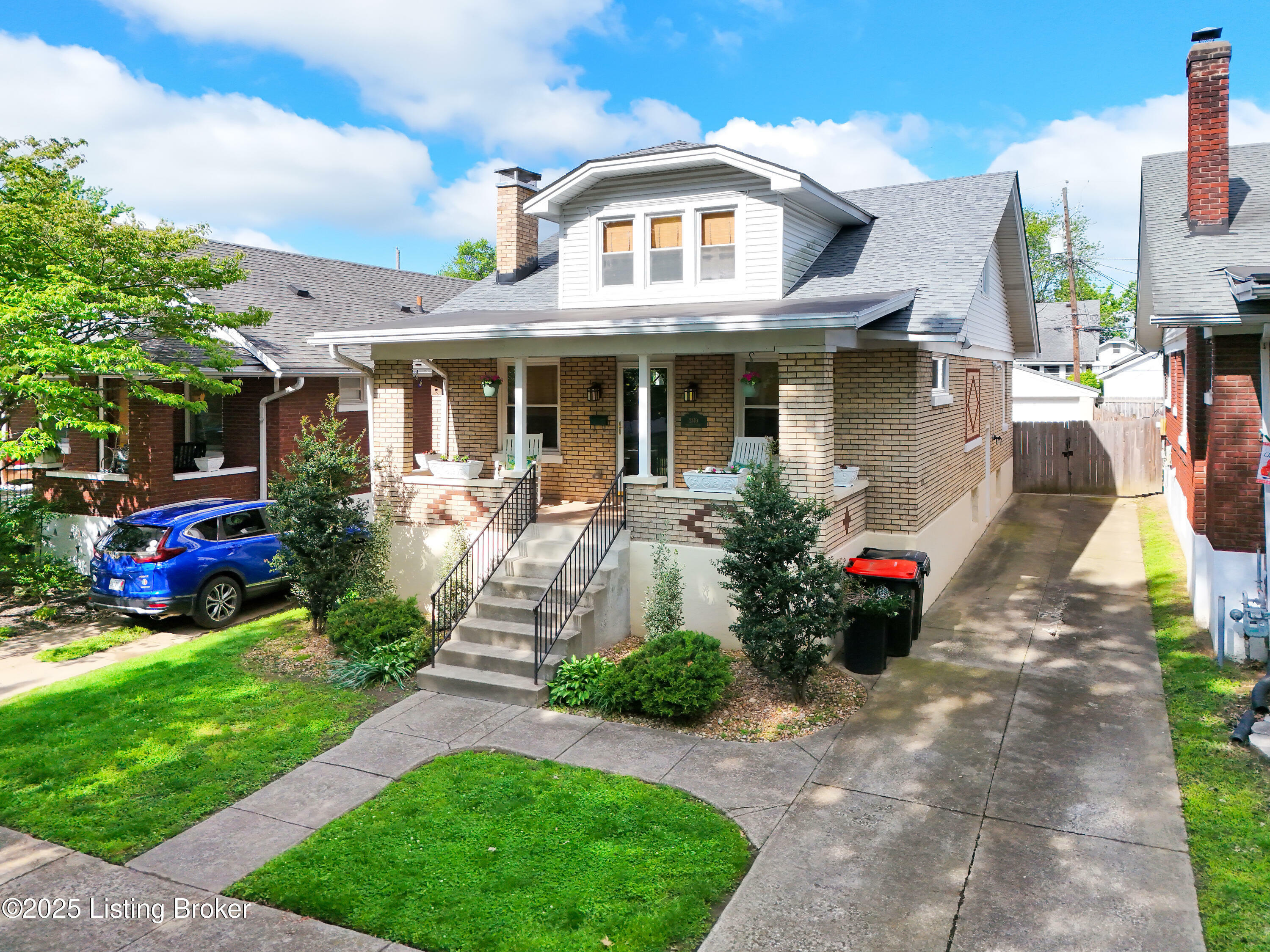 Property Photo: 2410 Sherry Rd KY 40217