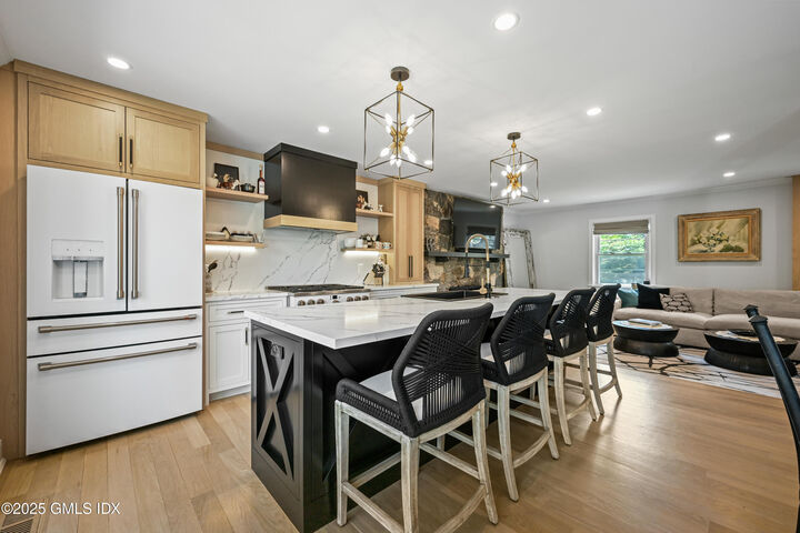 Property Photo:  21 Woods Avenue  CT 06831 