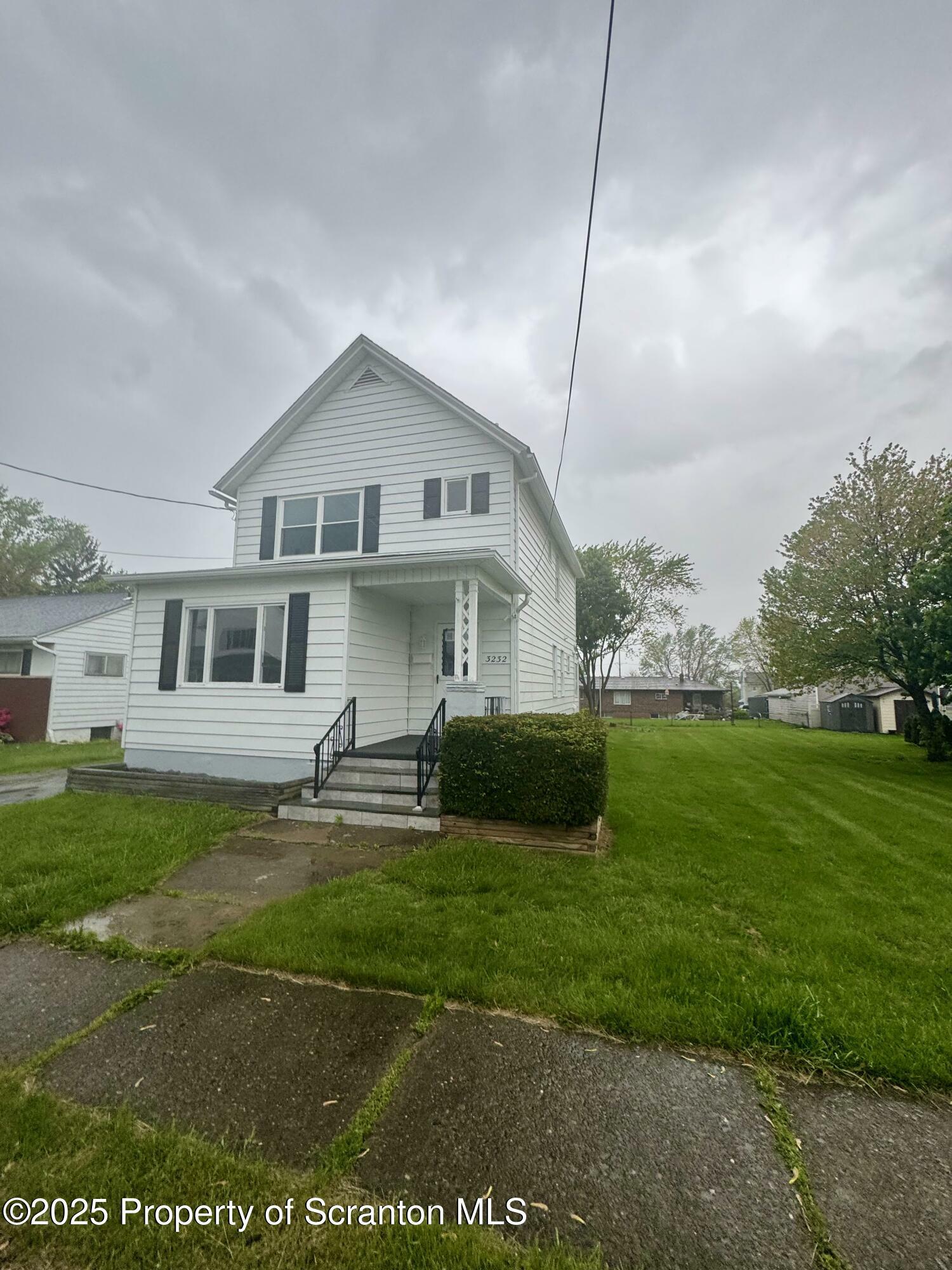 Property Photo: 3232 Cedar Avenue PA 18505
