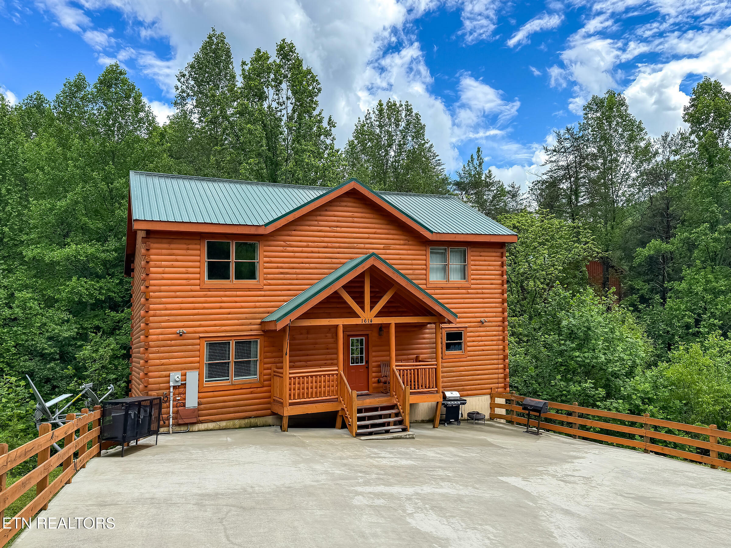 Property Photo:  1614 Barn Door Lane  TN 37862 