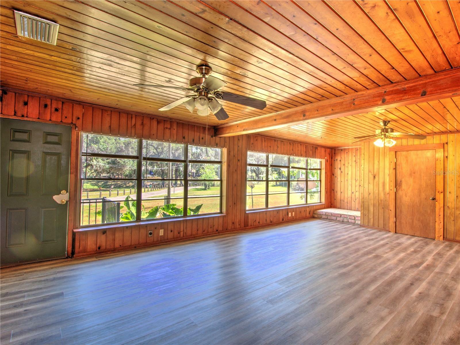 Property Photo: 834 NE 10th Avenue FL 34470