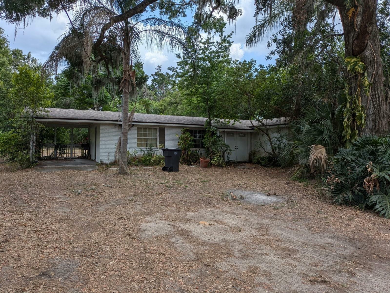 Property Photo: 403 E Clay Avenue FL 33510