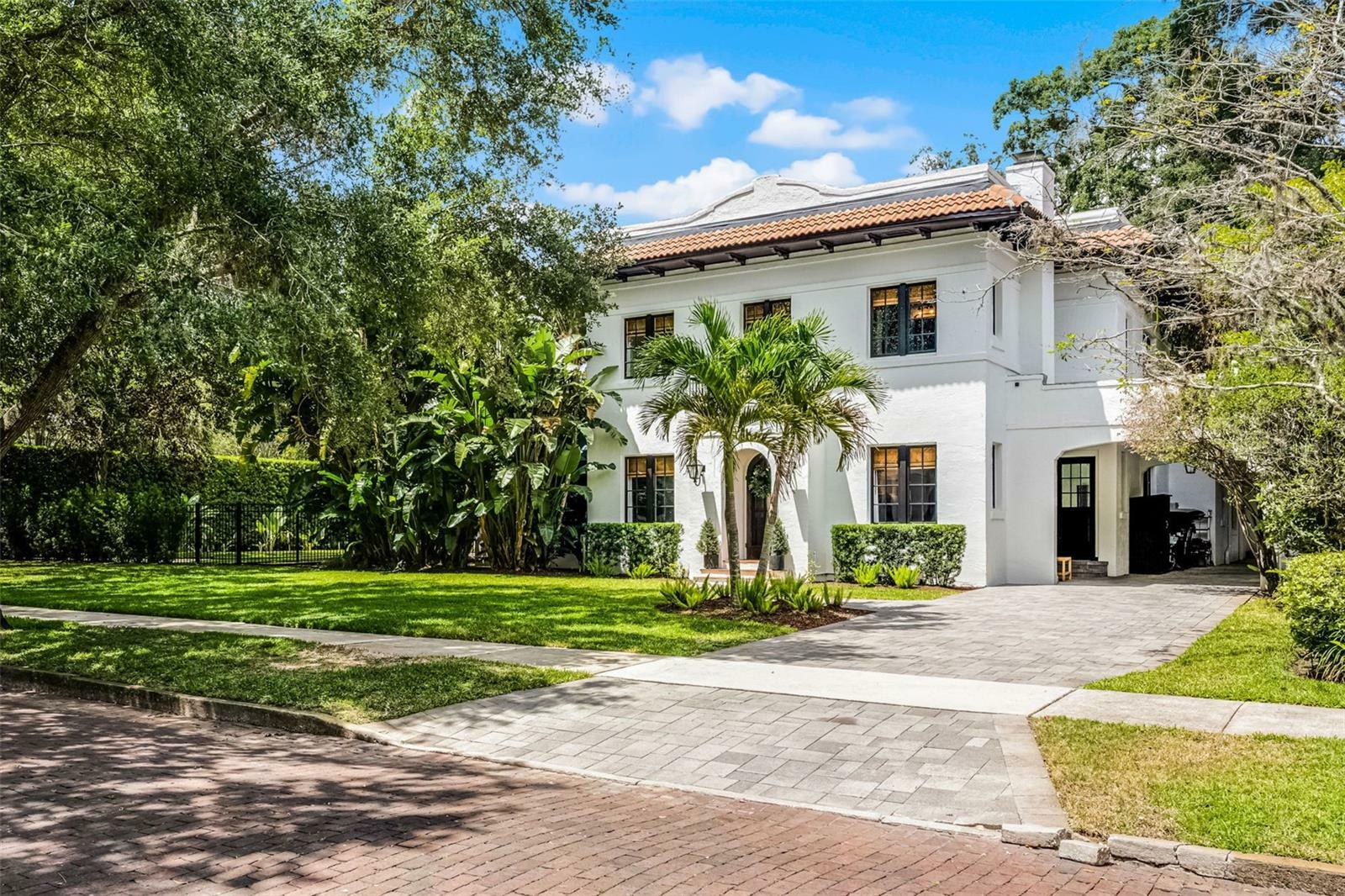 Property Photo: 906 Alhambra Court FL 32804