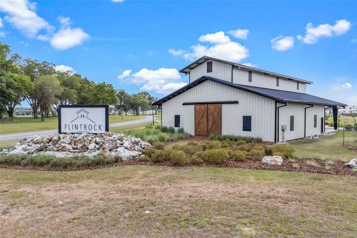 Property Photo: 5995 SW 124th Way FL 32618