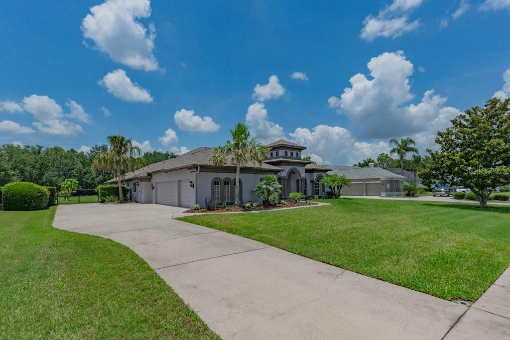 Property Photo: 5507 Keeler Oak Street FL 33547
