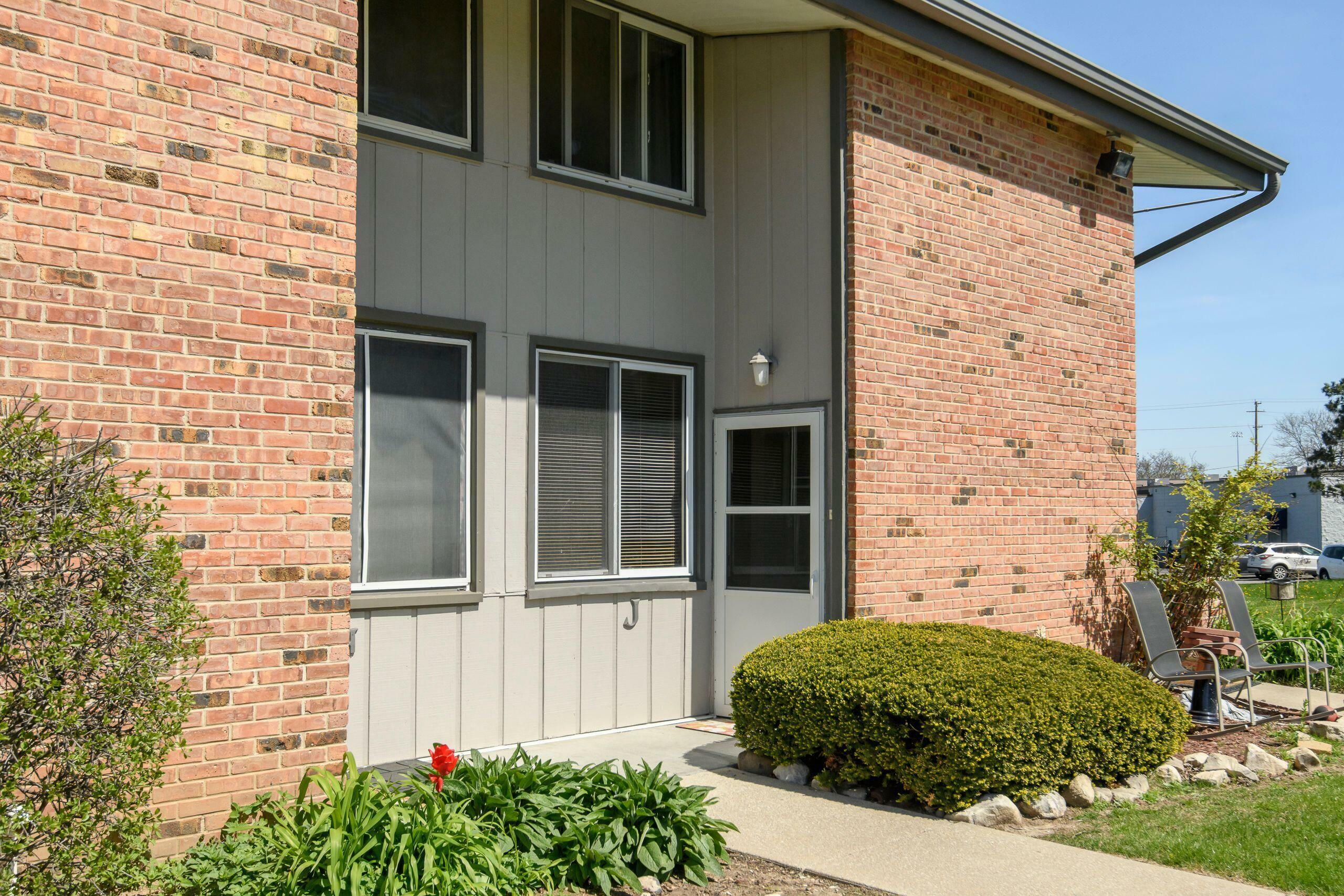 1432 Big Bend Rd J  Waukesha WI 53189 photo