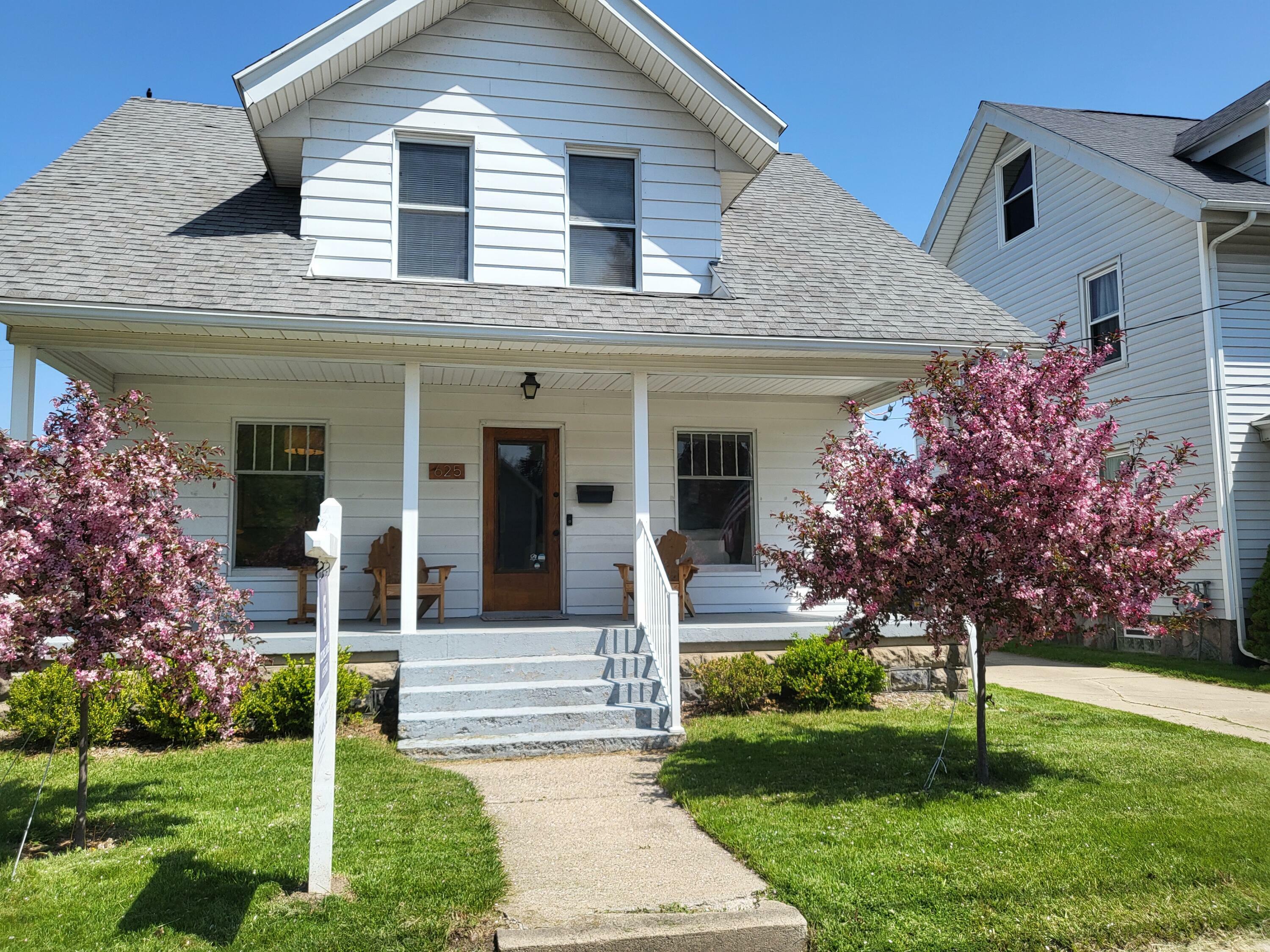 625 Leonard Street NE  Grand Rapids MI 49503 photo