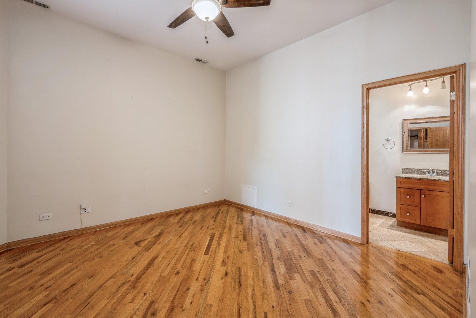 Property Photo: 4839 S Forrestville Avenue 2 IL 60615