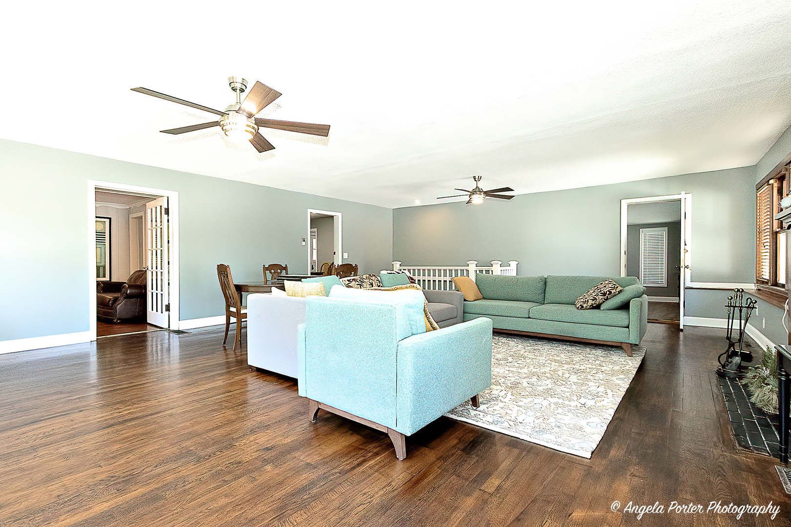 Property Photo: 407 Ivy Road IL 60042