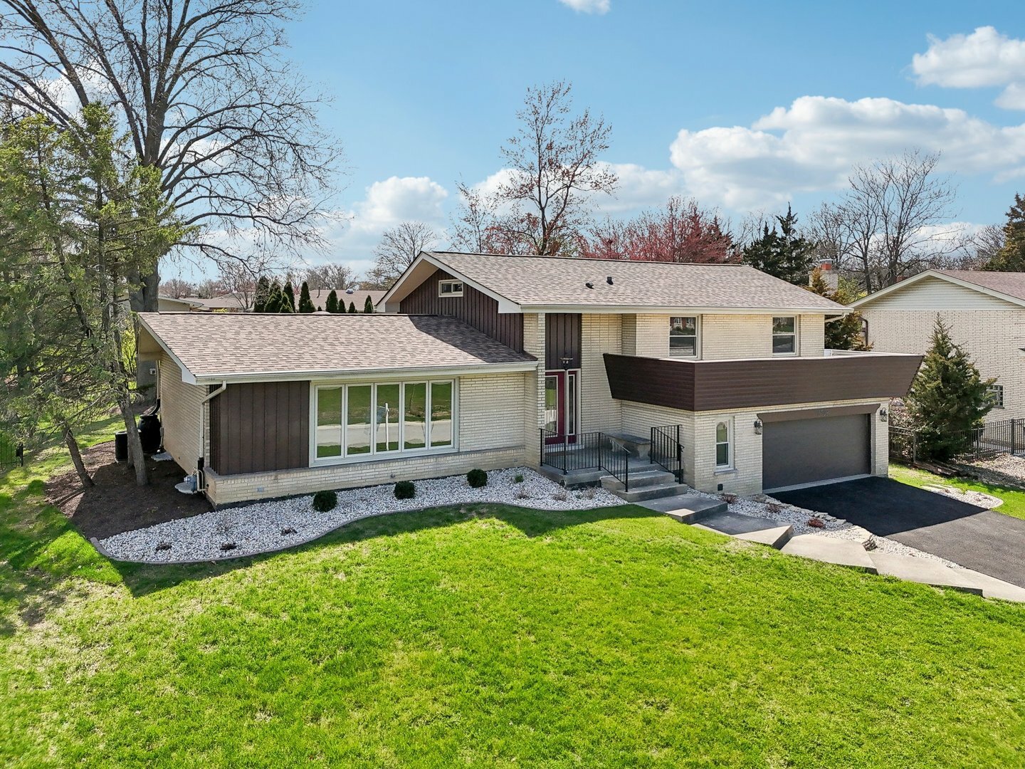 Property Photo: 6709 W Menominee Parkway IL 60463
