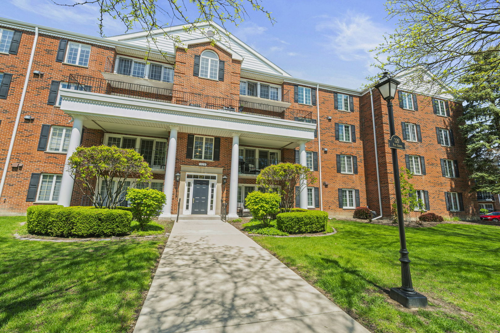 Property Photo: 326 Park Avenue 38 IL 60514