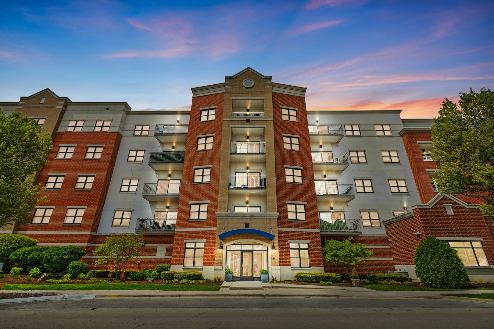 Property Photo: 14 S Prospect Street 504 IL 60172