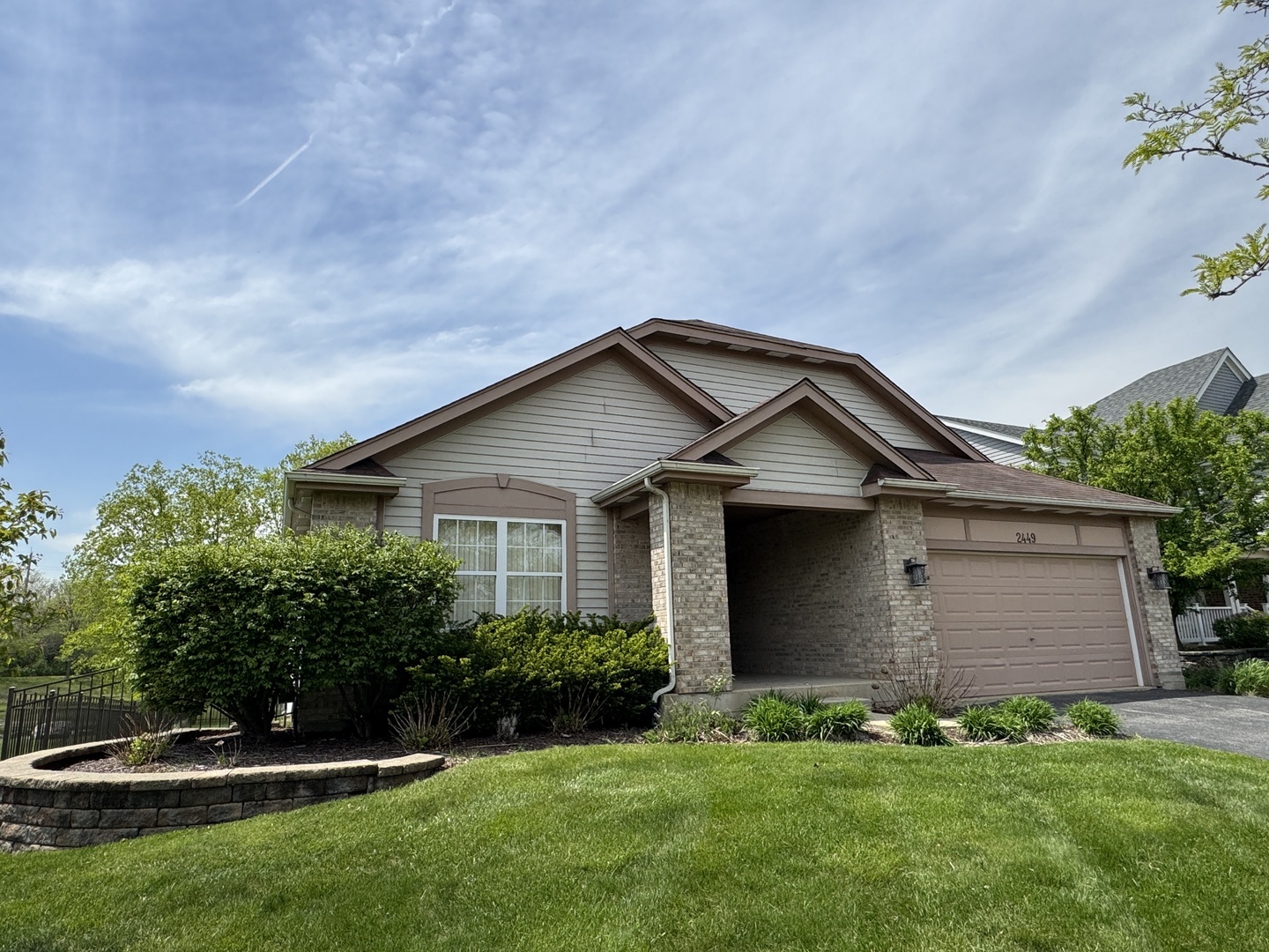 Property Photo: 2449 Wydown Lane IL 60502