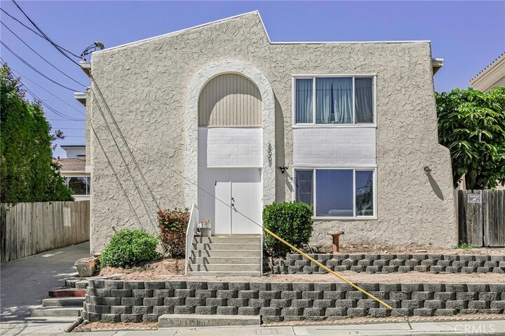 Property Photo: 2007 Huntington Lane CA 90278