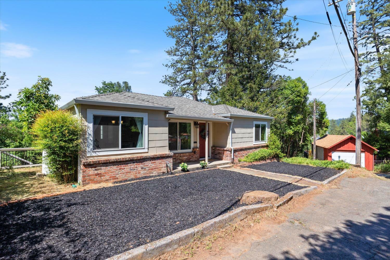 Property Photo: 990 Crescent Street CA 95667