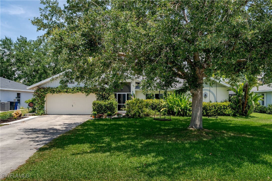 Property Photo: 9950 Country Oaks Drive FL 33967