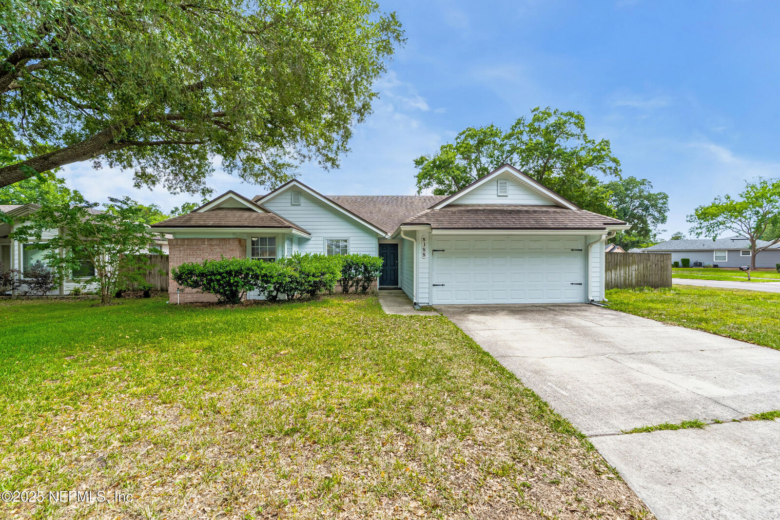 Property Photo: 8388 Mistwood Circle N FL 32244
