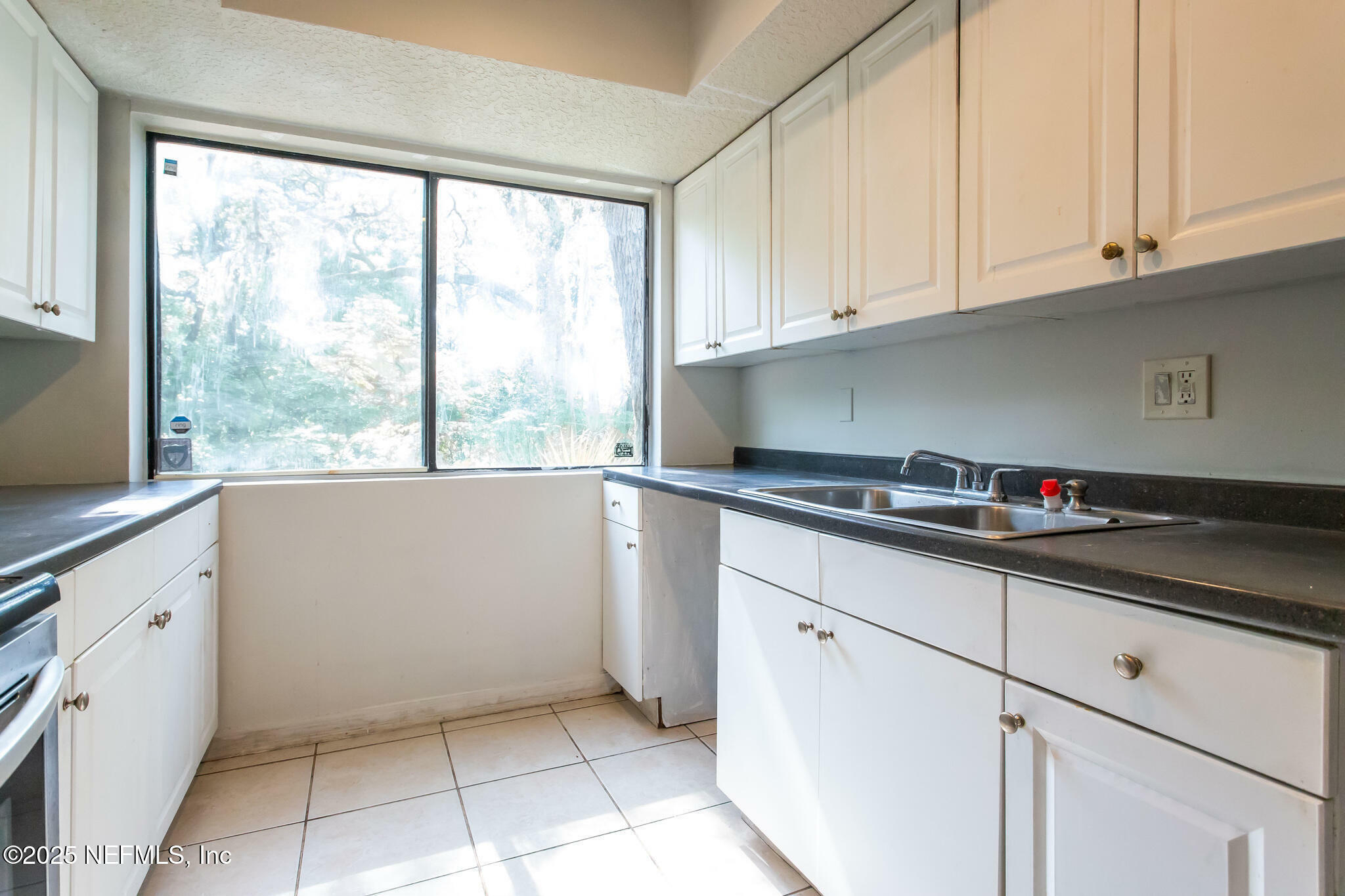 Property Photo: 710 Oaks Plantation Drive R1-2 FL 32211