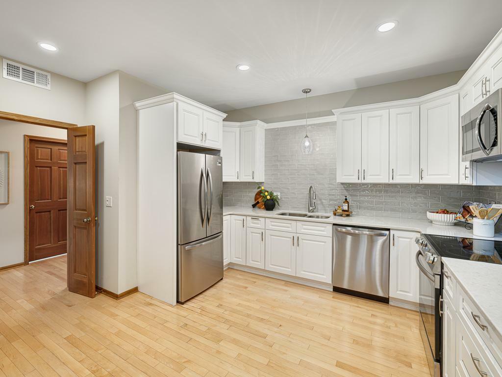Property Photo:  1830 Eagle Ridge Drive 2005  MN 55118 