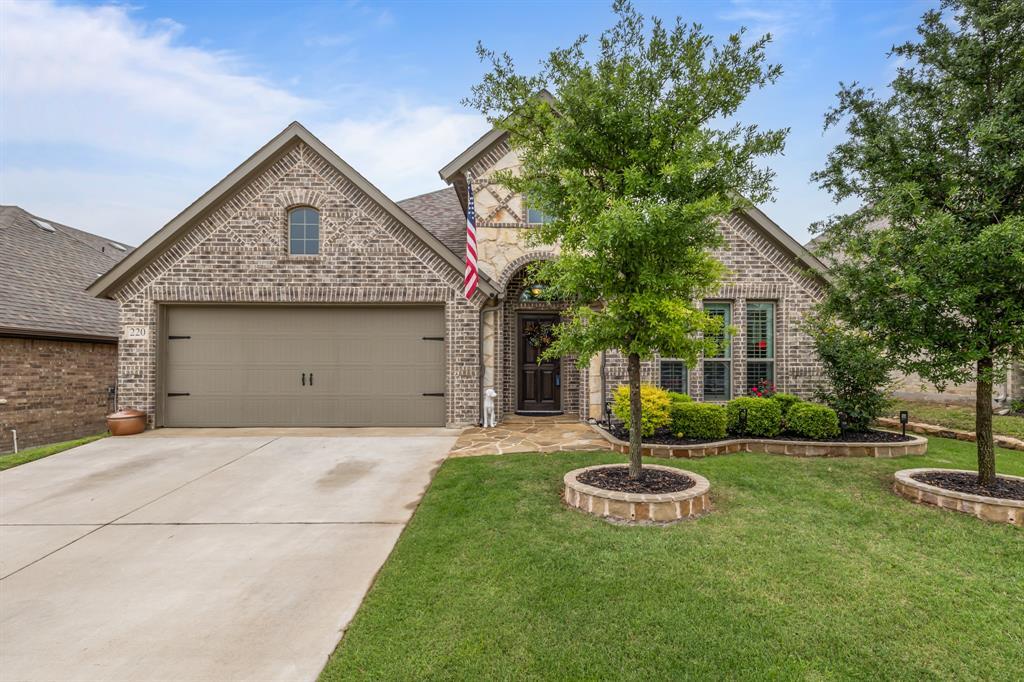 Property Photo: 220 Bayonet Drive TX 76108