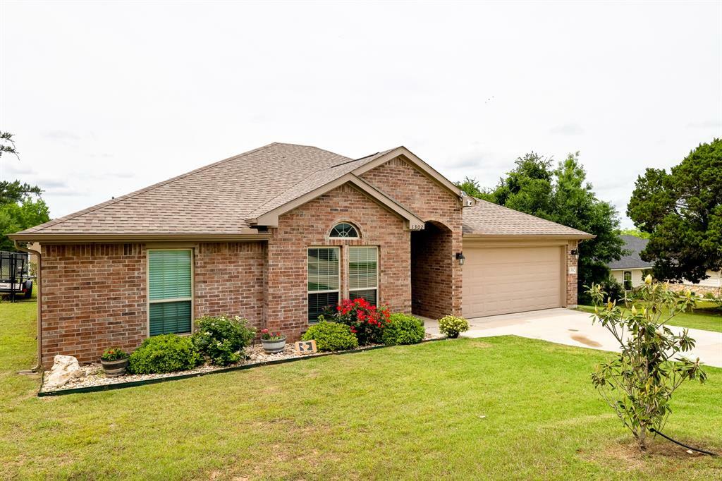 Property Photo: 1302 Shawnee Trail TX 76048