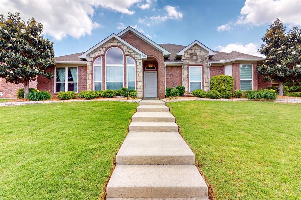 Property Photo:  224 Rushcreek Drive  TX 75098 