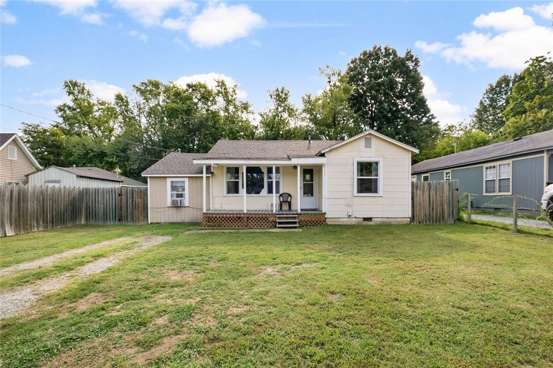 Property Photo: 707 S Hico Street AR 72761