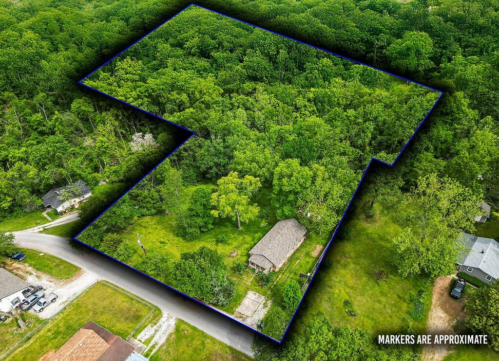 Property Photo: 605 E Hilltop Drive AR 72756