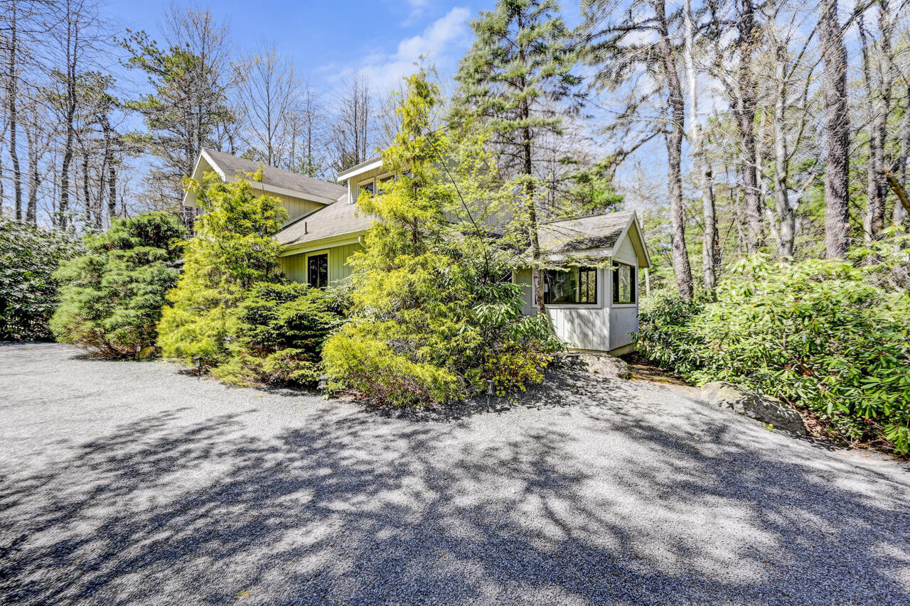 Property Photo: 264 Tanglewood Drive PA 18350