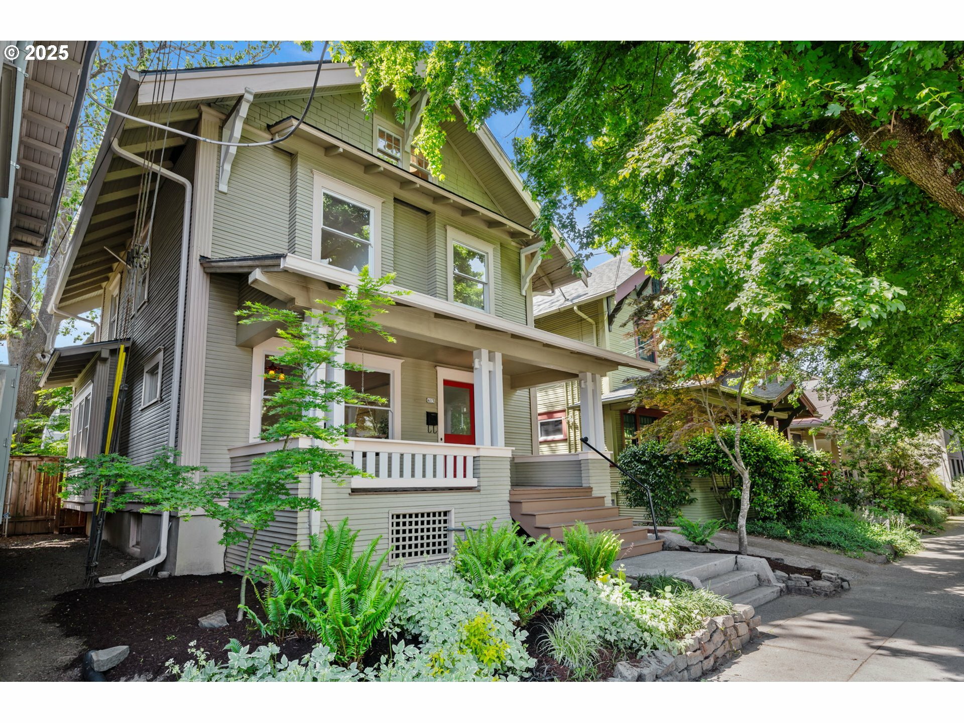 Property Photo: 415 SE 28th Ave OR 97214