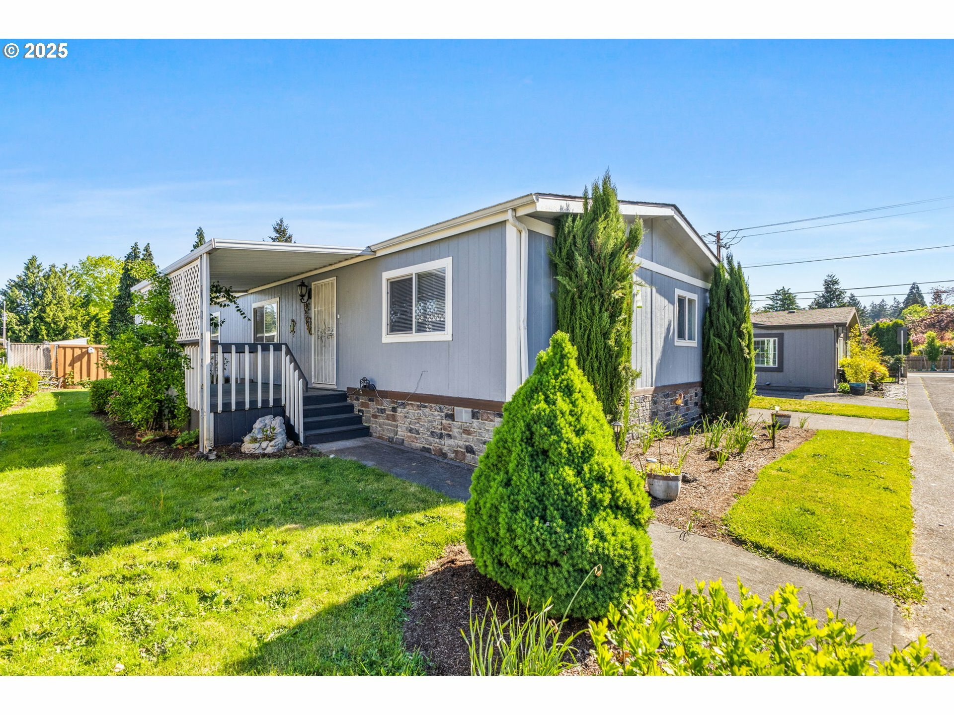 Property Photo: 10523 SE Linwood Ave 7 OR 97222