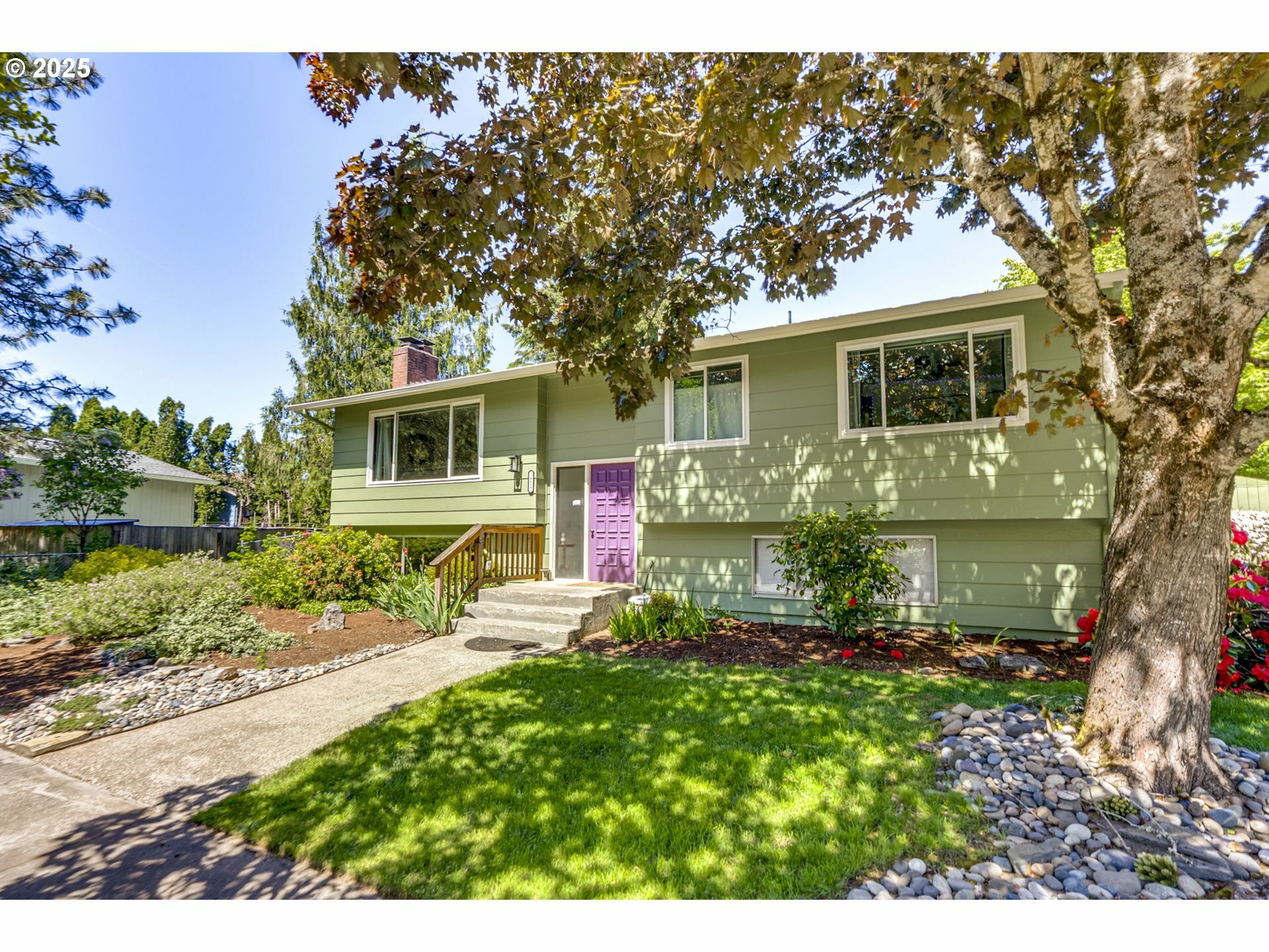 Property Photo: 14637 SE Center St OR 97236