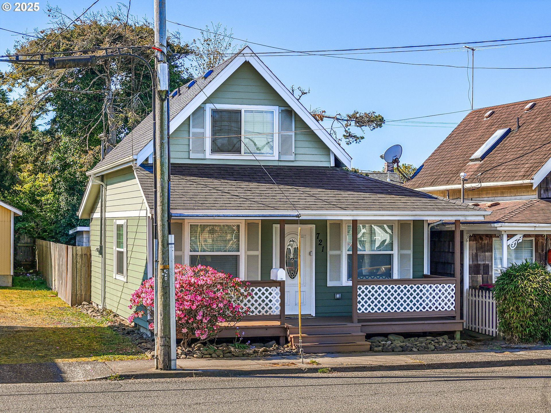 Property Photo: 721 12th Ave OR 97138