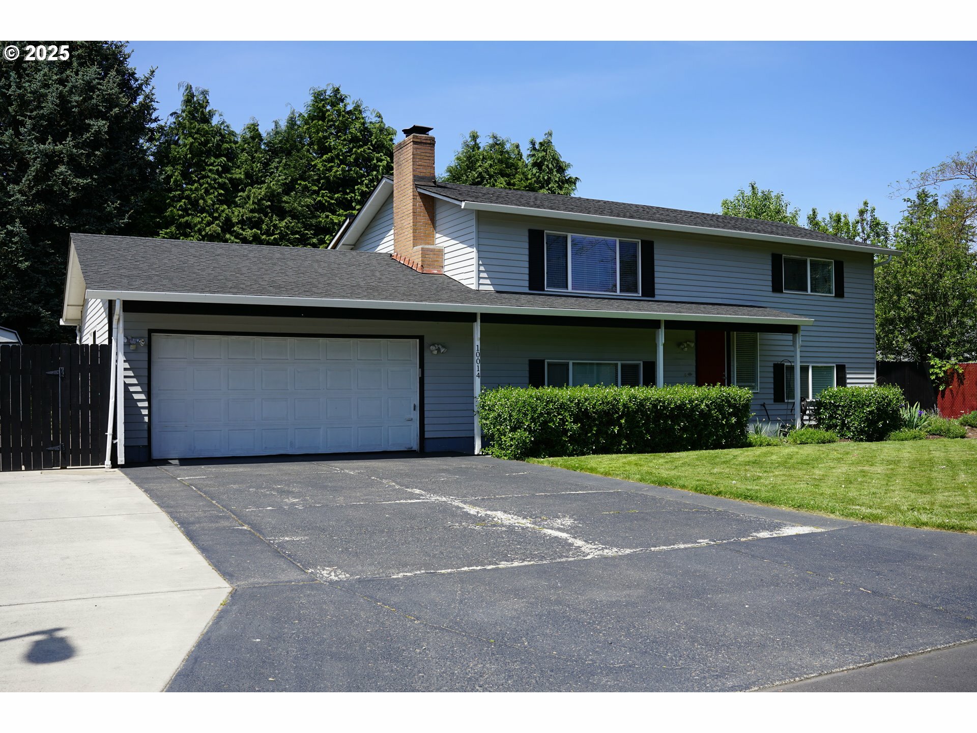 Property Photo: 10014 NW 16th Ave WA 98685