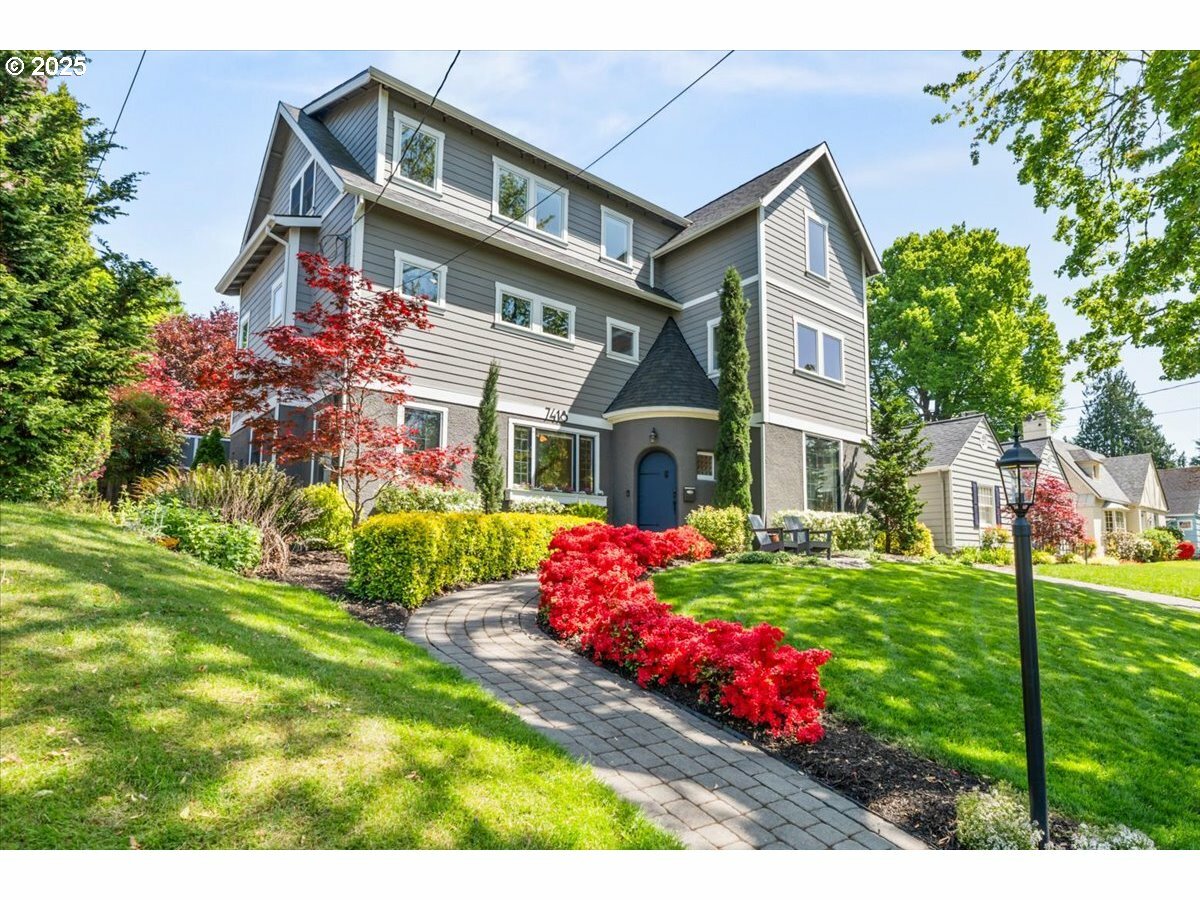 Property Photo: 7418 SE 28th Ave OR 97202