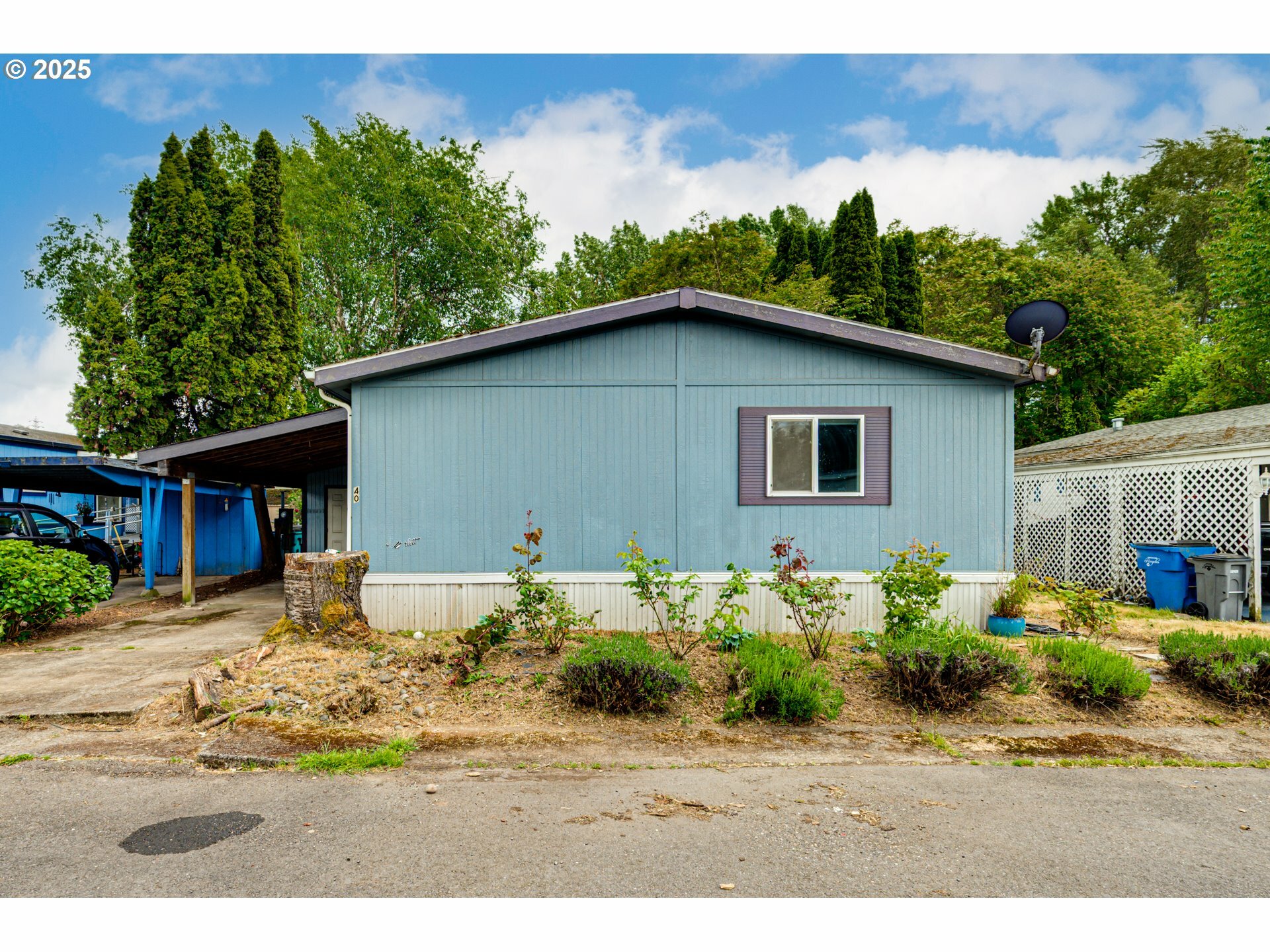 Property Photo: 6610 NW Whitney Rd 40 WA 98665