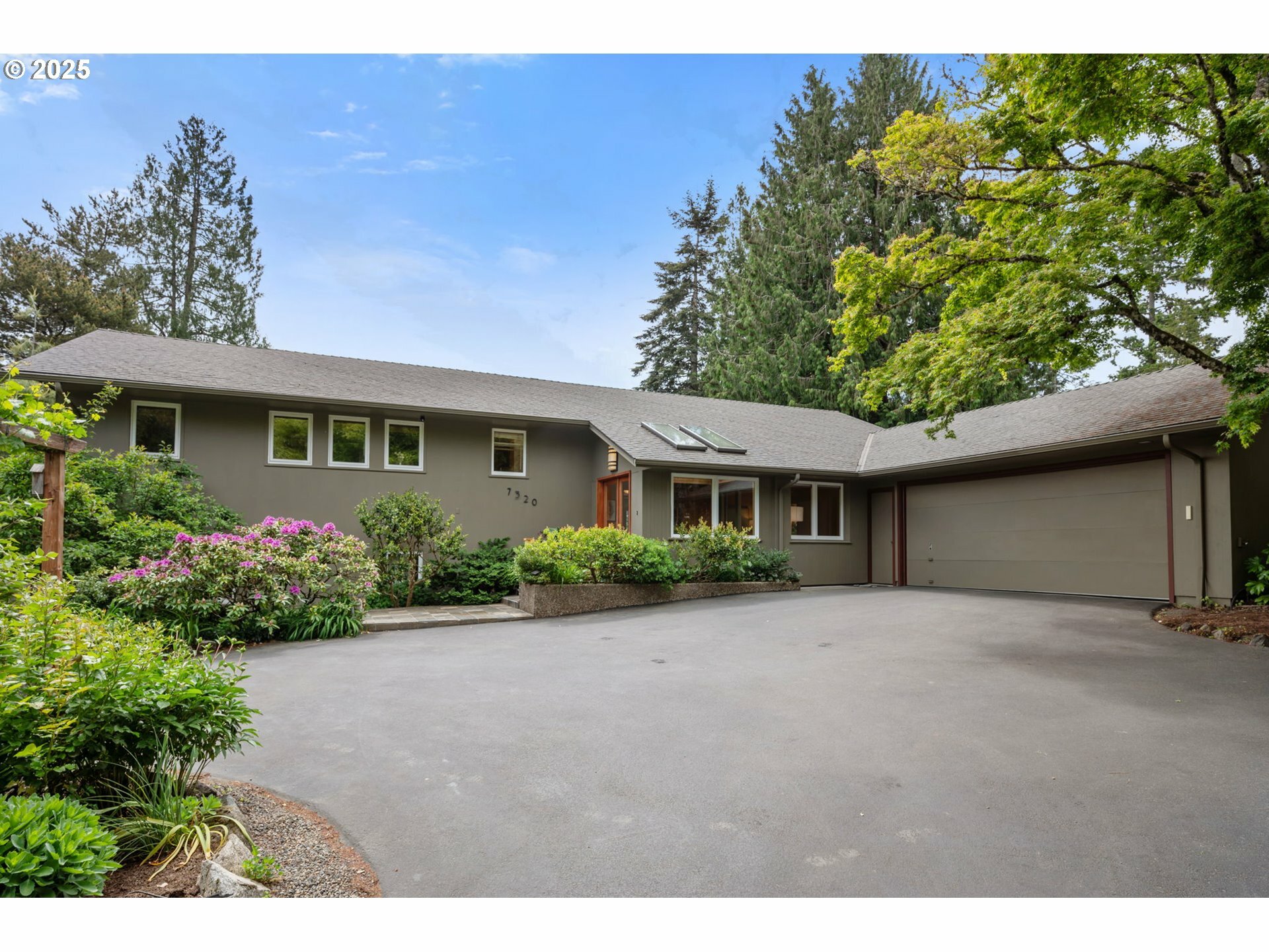 7320 SW Northvale Way  Portland OR 97225 photo