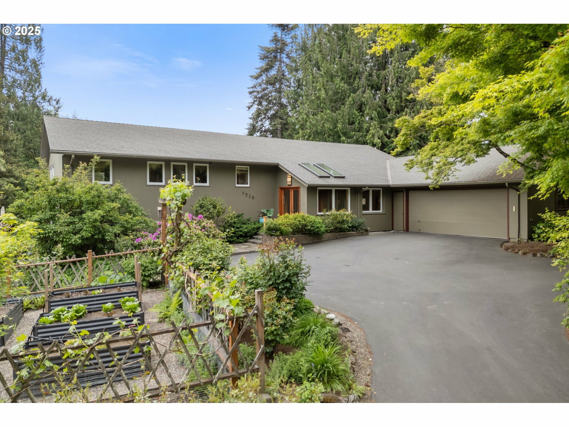 Property Photo: 7320 SW Northvale Way OR 97225