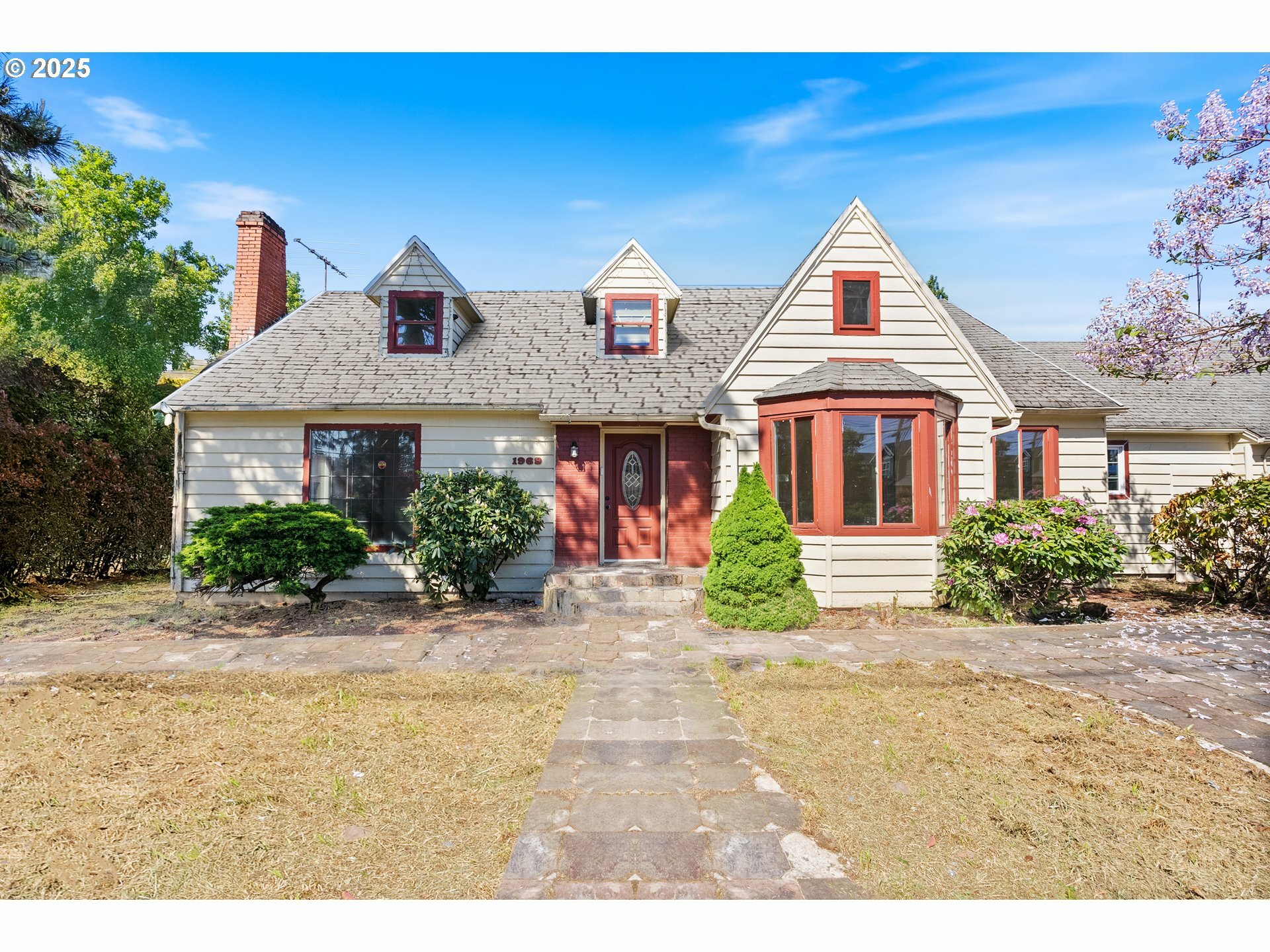 Property Photo: 1969 SE 122nd Ave OR 97233