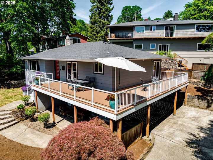Property Photo: 5210 N Emerson Dr OR 97217