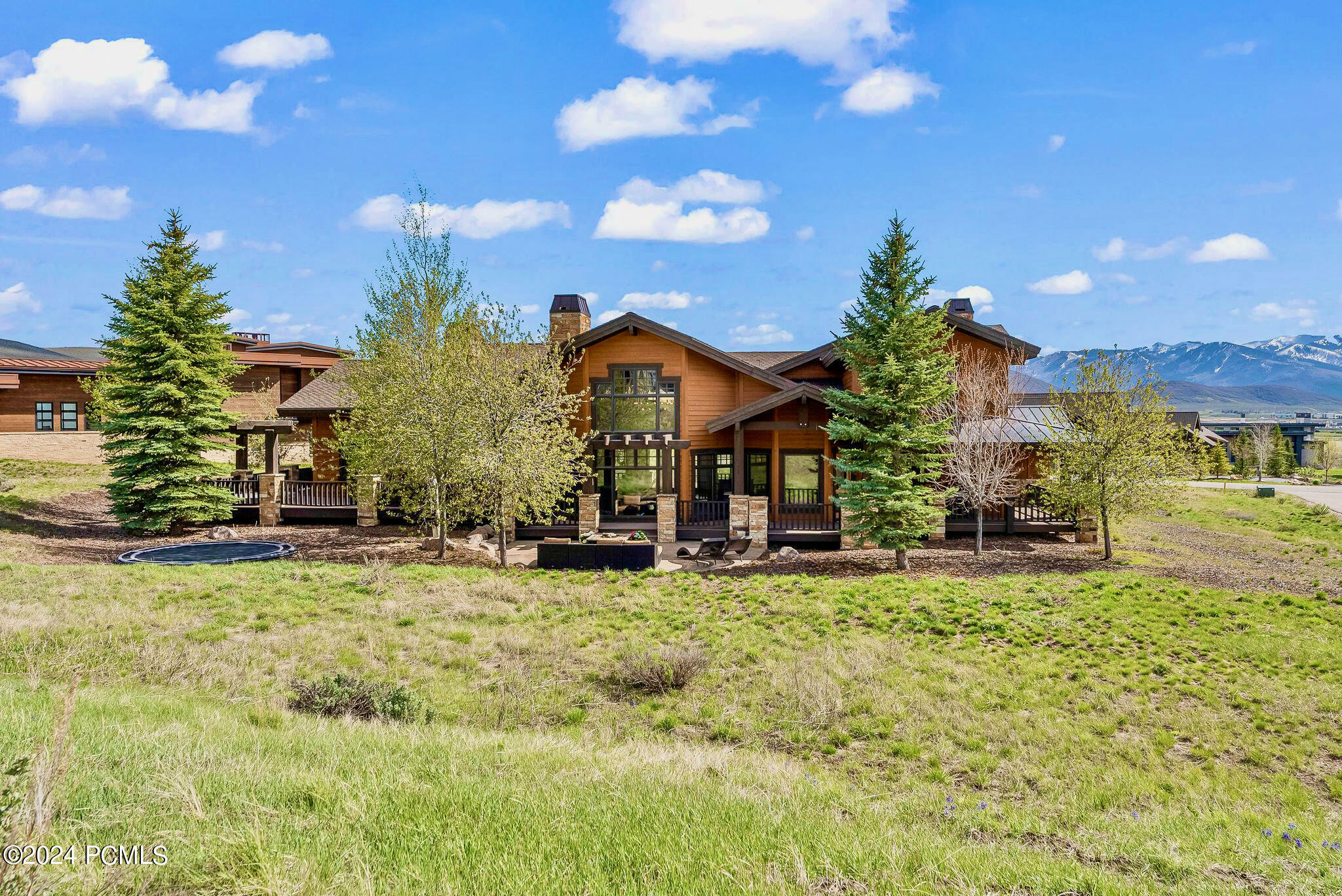 Property Photo: 2052 Saddlehorn Drive UT 84098