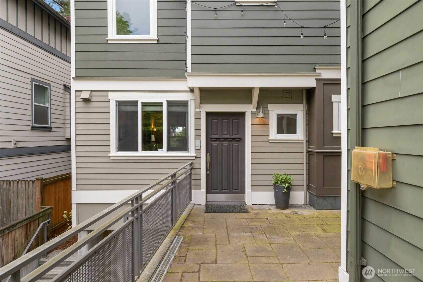 Property Photo: 1011 N 50th Street D WA 98103