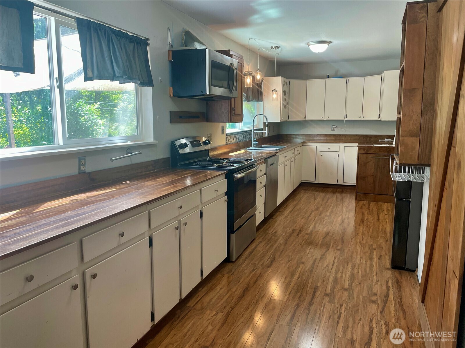 Property Photo: 1224 Coal Creek Road WA 98632